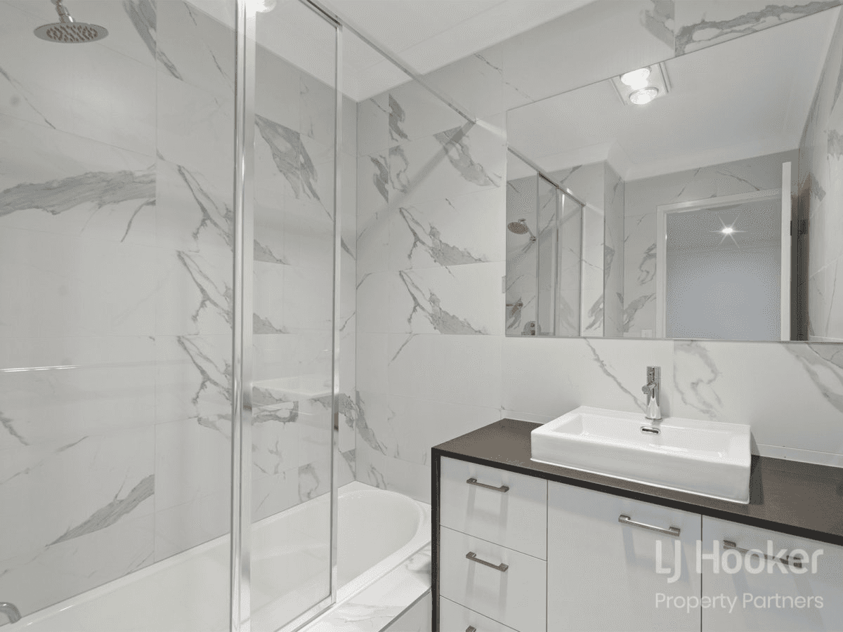 2/1 Luke Close, SUNNYBANK HILLS, QLD 4109