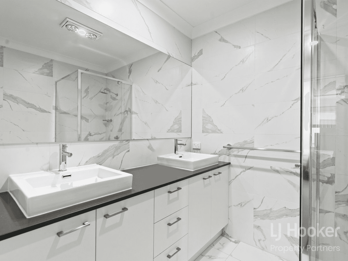 2/1 Luke Close, SUNNYBANK HILLS, QLD 4109