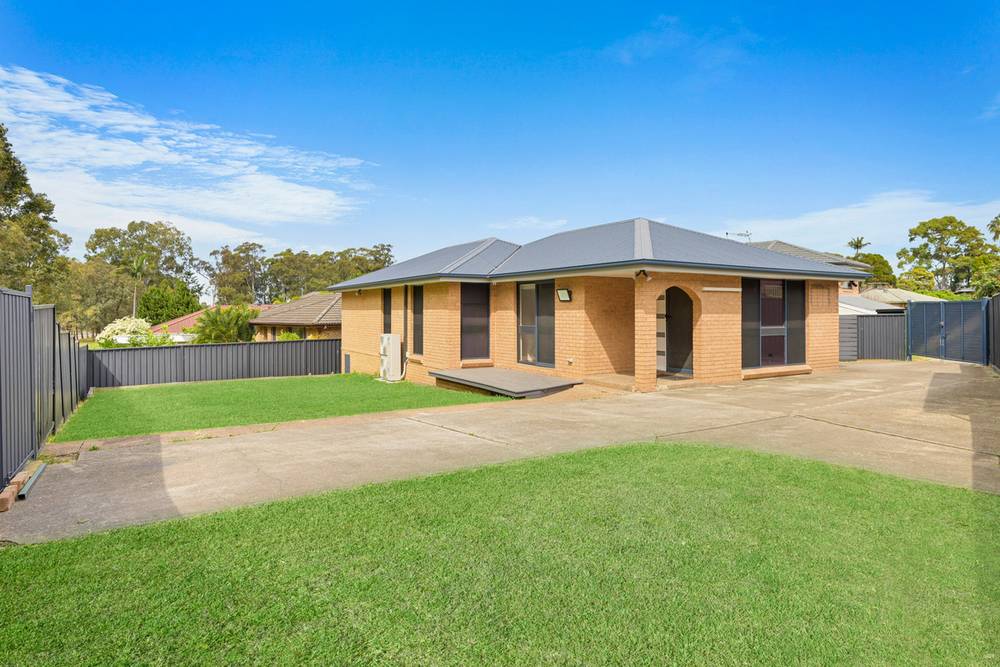39 Roland Street, Bossley Park, NSW 2176