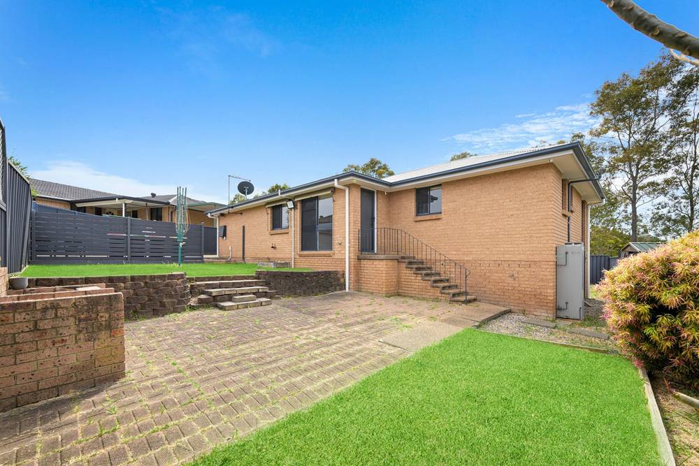 39 Roland Street, Bossley Park, NSW 2176