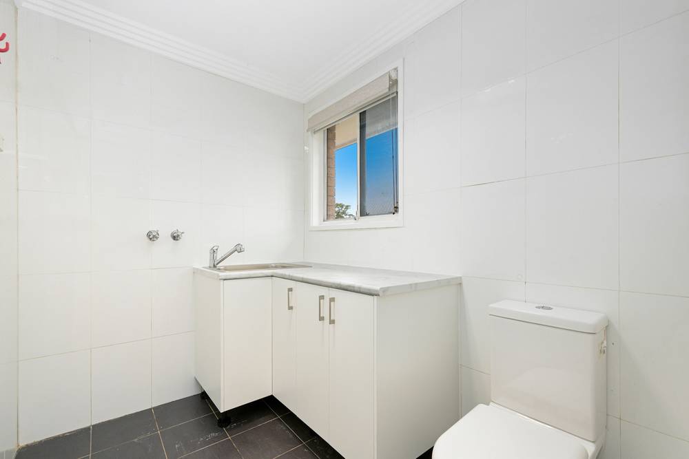 39 Roland Street, Bossley Park, NSW 2176