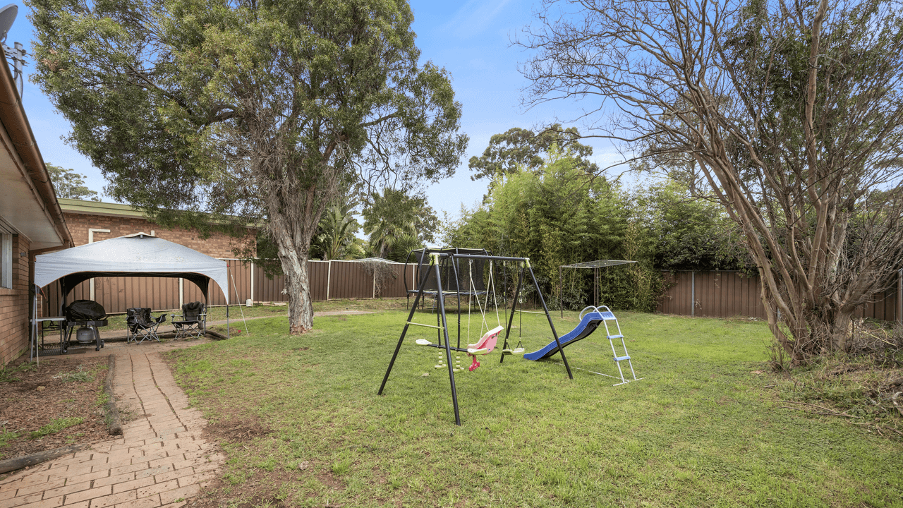 13  Tallowwood Crescent, BRADBURY, NSW 2560