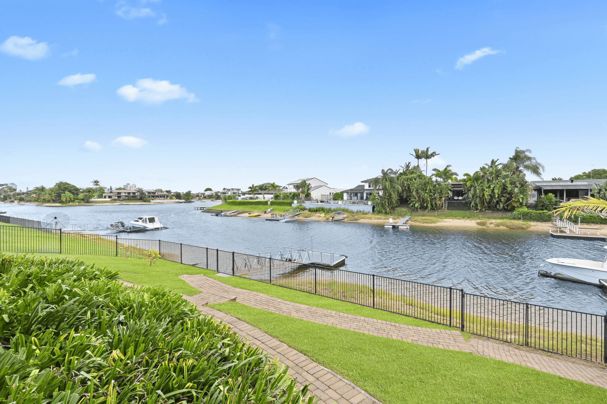 24 Wyuna Street, BROADBEACH WATERS, QLD 4218