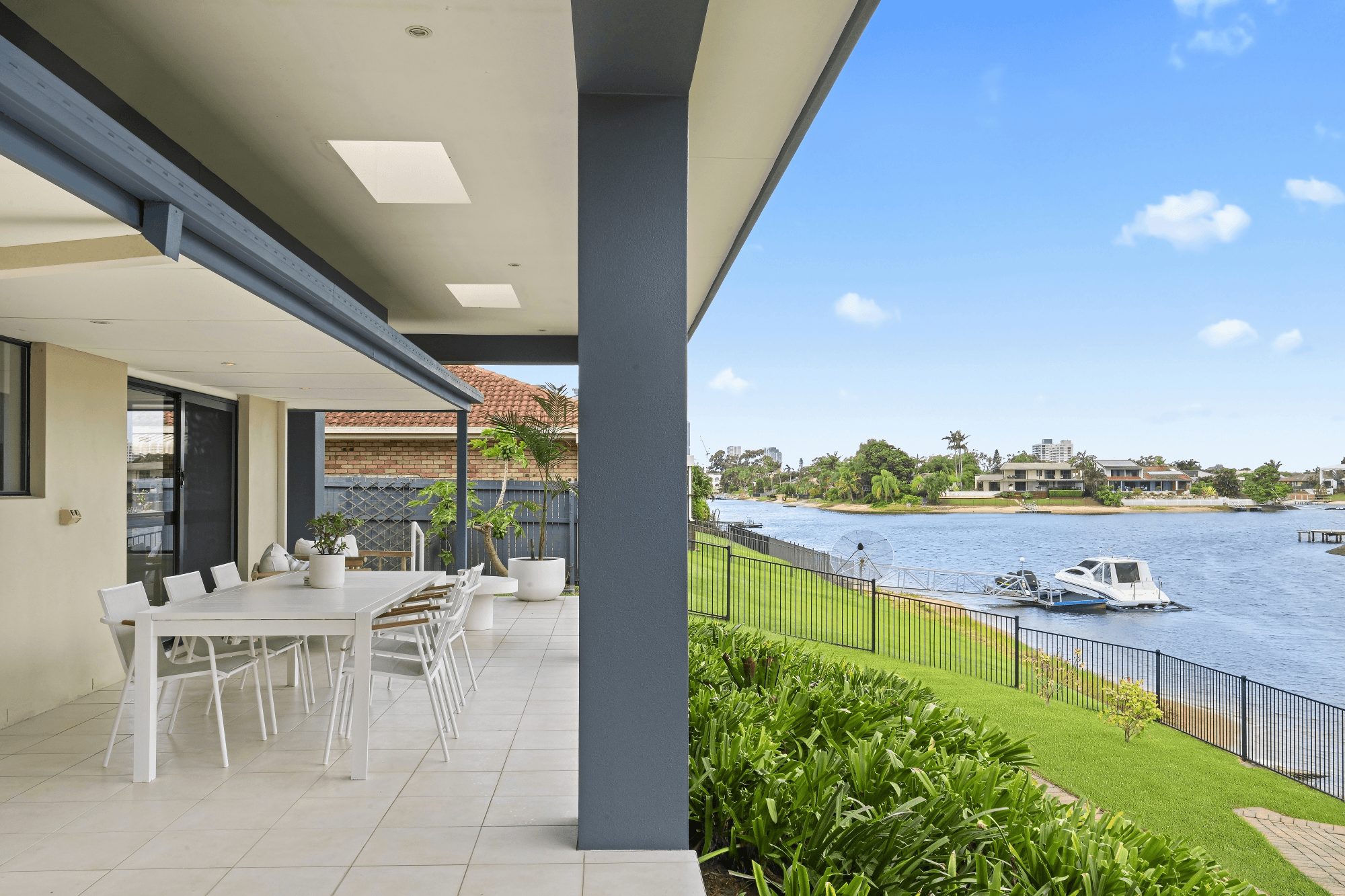 24 Wyuna Street, BROADBEACH WATERS, QLD 4218