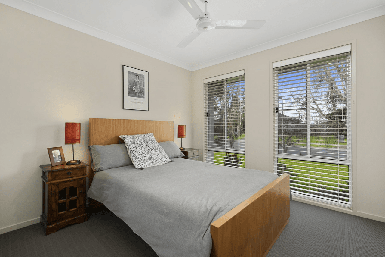 21 Adam Street, BEACHMERE, QLD 4510