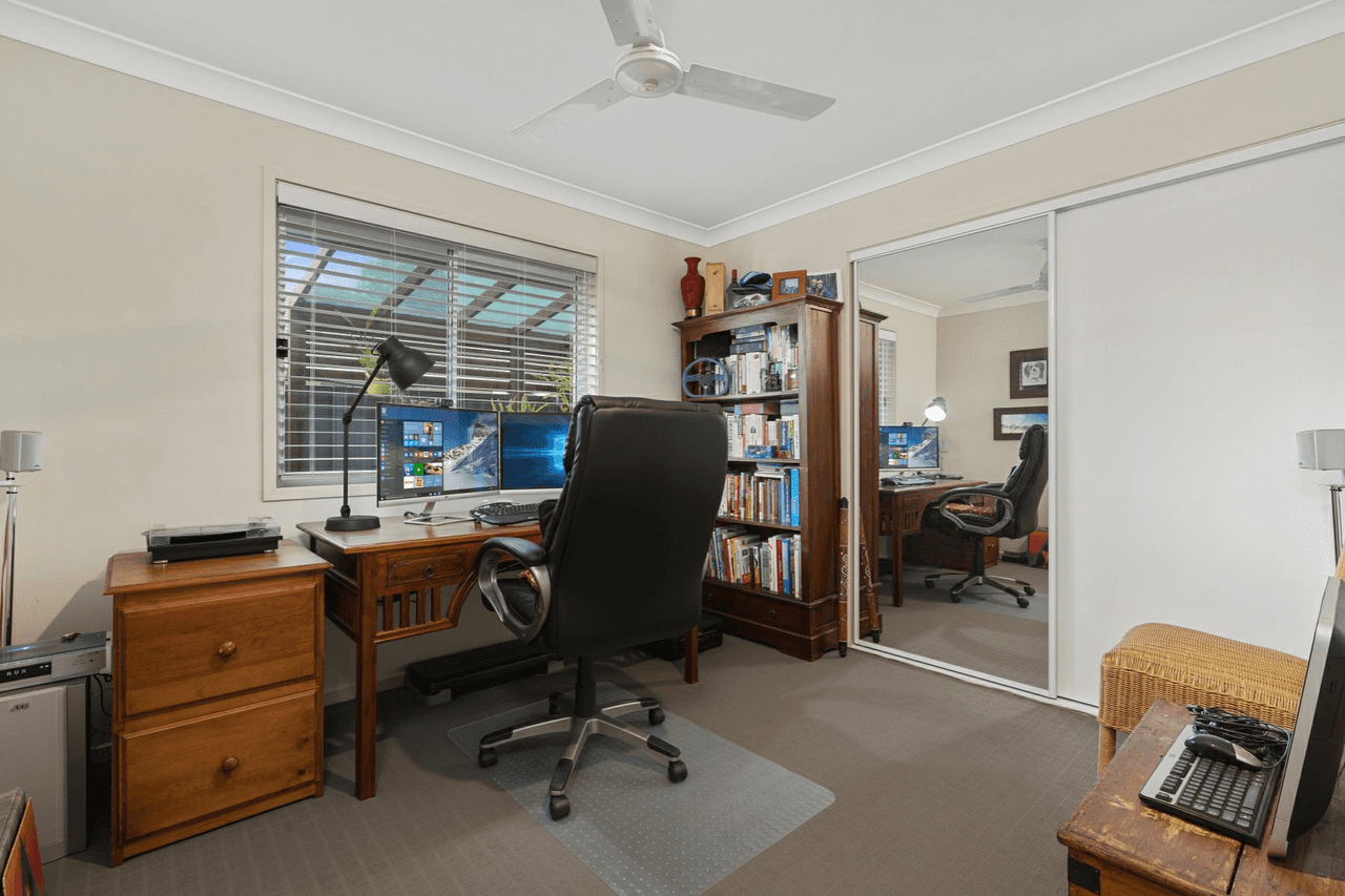 21 Adam Street, BEACHMERE, QLD 4510