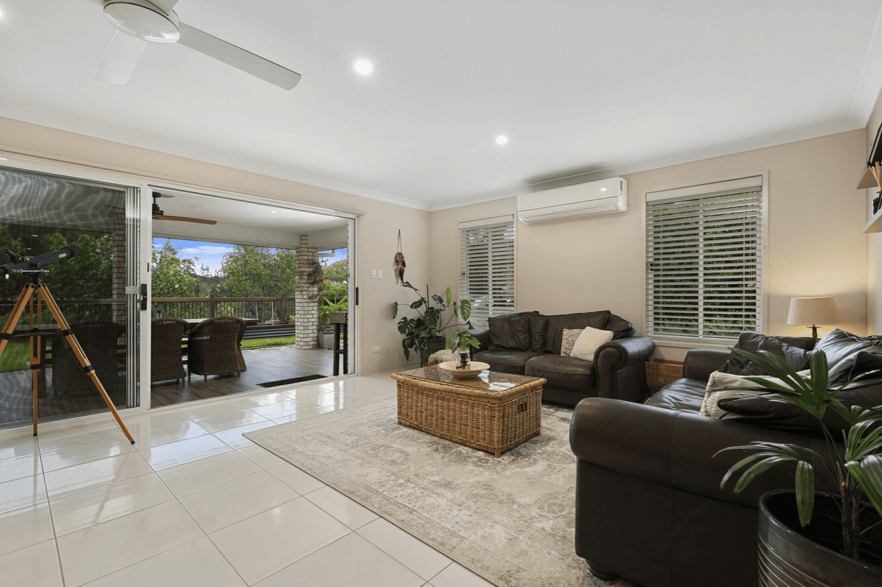 21 Adam Street, BEACHMERE, QLD 4510