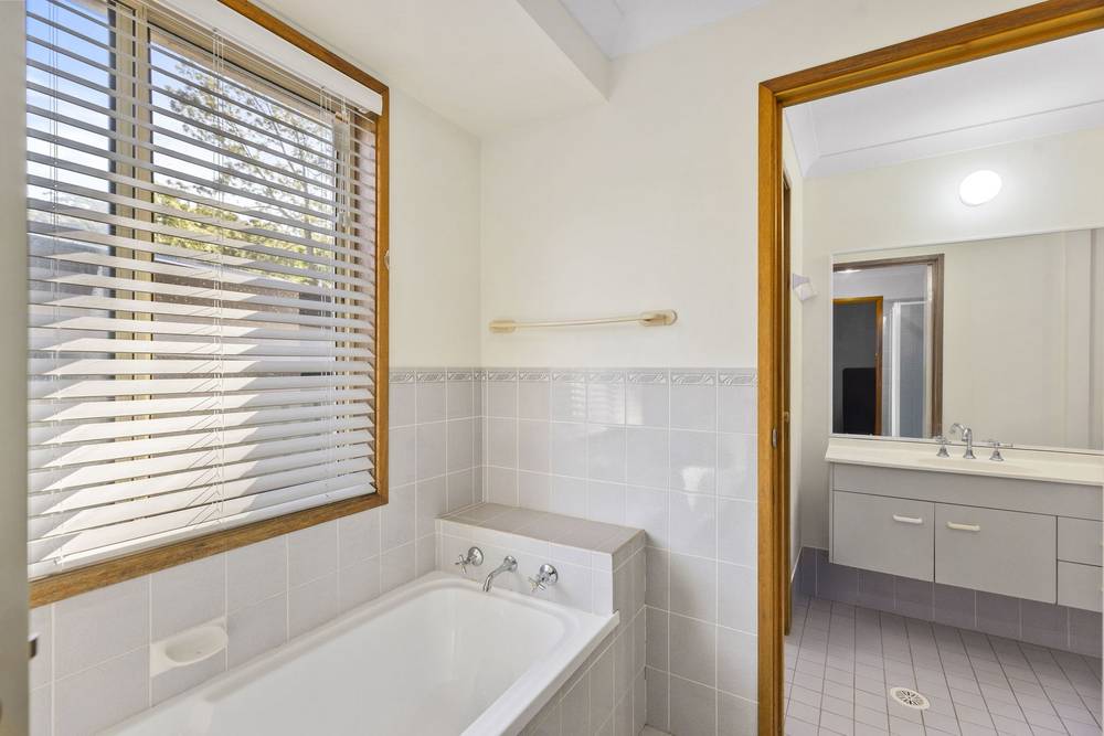 1/14 Ferntree Close, Wyoming, NSW 2250
