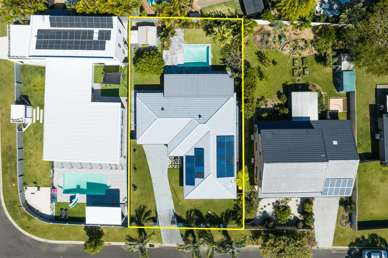 4 Metricup Court, MERMAID WATERS, QLD 4218