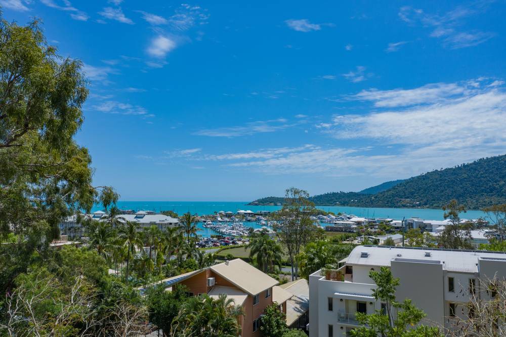 11 Hermitage Drive, AIRLIE BEACH, QLD 4802
