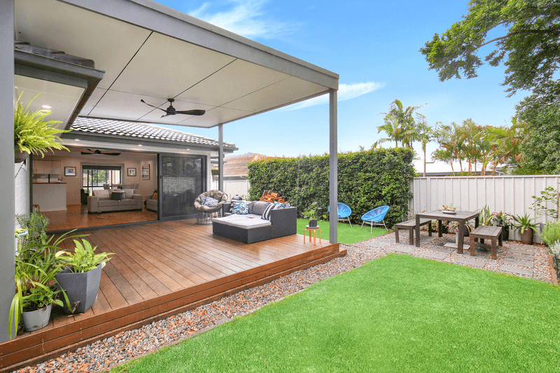 18 Sunshine Drive, POINT CLARE, NSW 2250