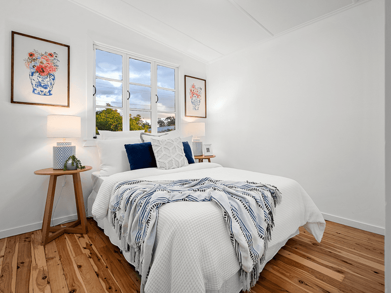 77 Henry Street, GREENSLOPES, QLD 4120