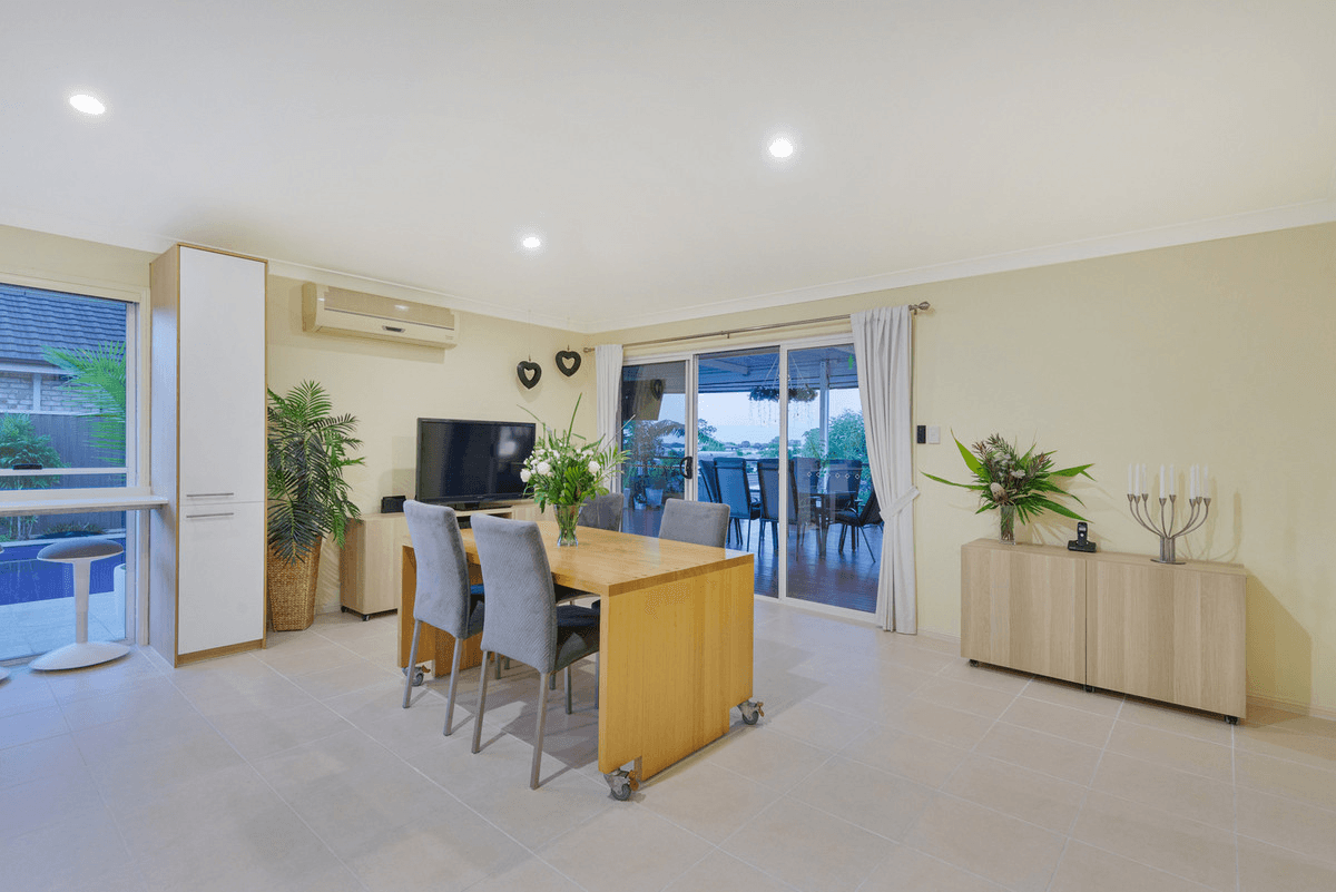 9 Charlton Crescent, ORMEAU, QLD 4208