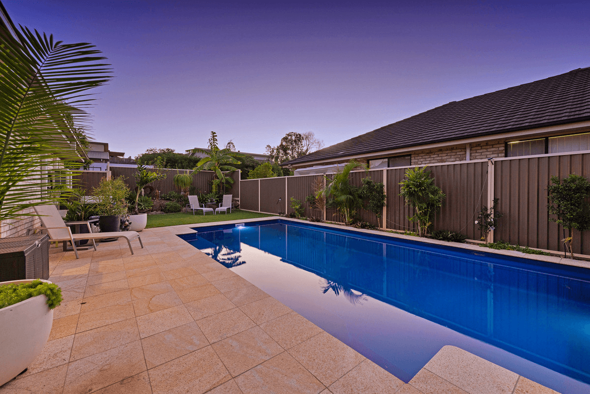 9 Charlton Crescent, ORMEAU, QLD 4208