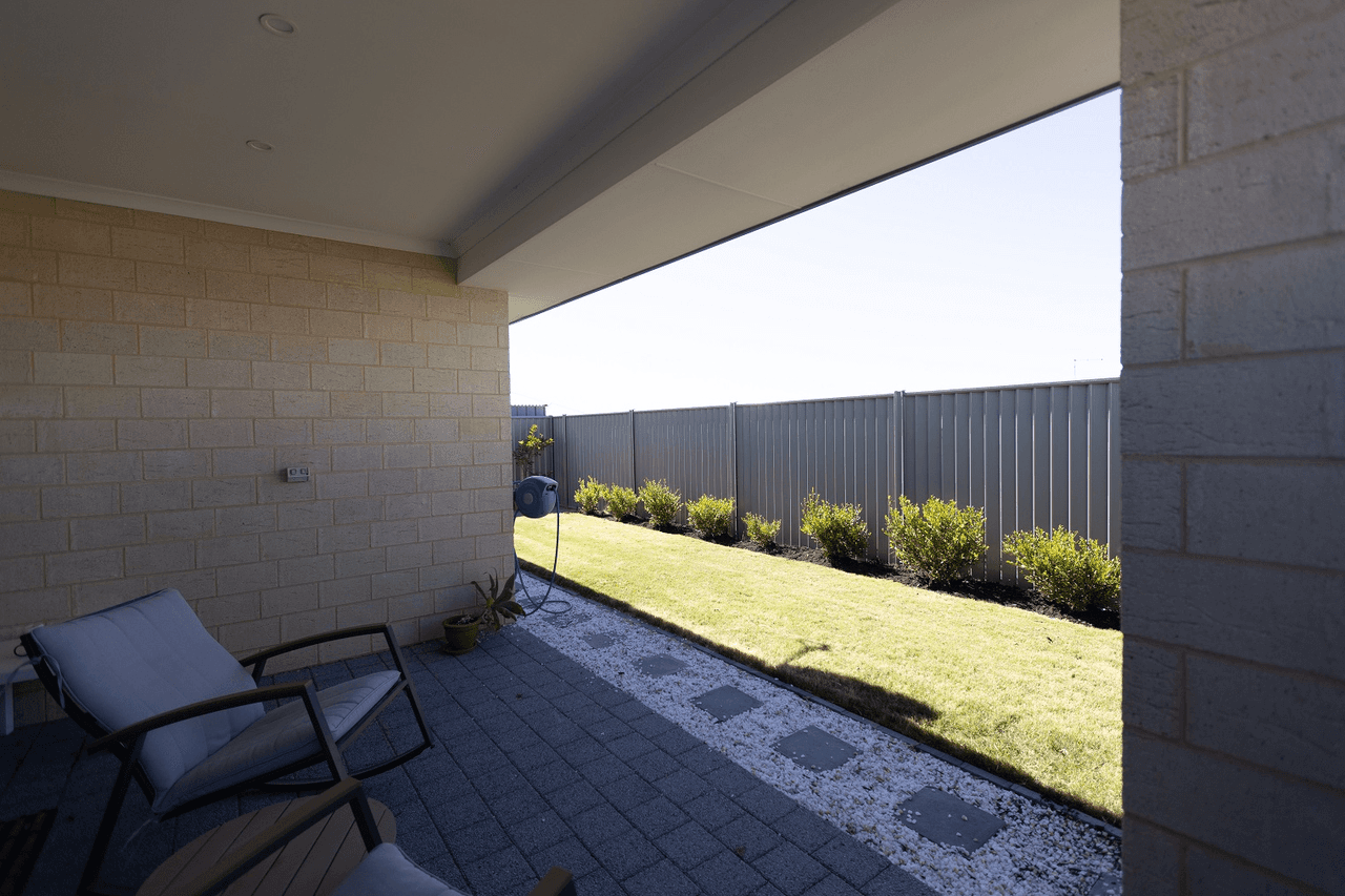 10 Commodore Avenue, Clarkson, WA 6030