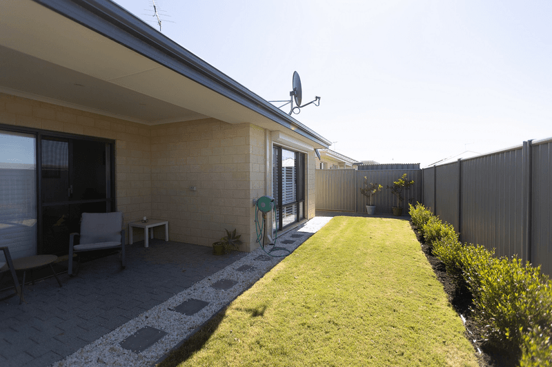 10 Commodore Avenue, Clarkson, WA 6030