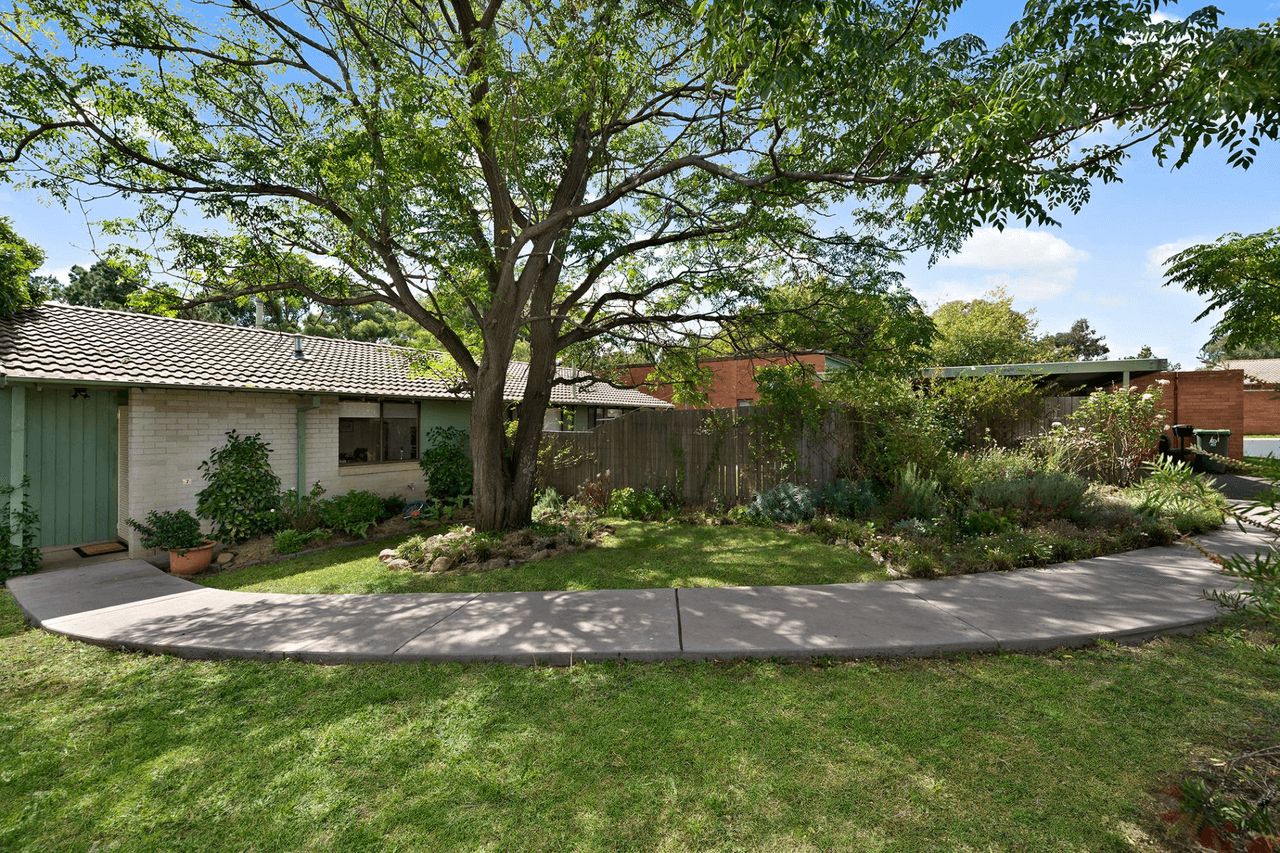 7 Waterfield Place, CHARNWOOD, ACT 2615