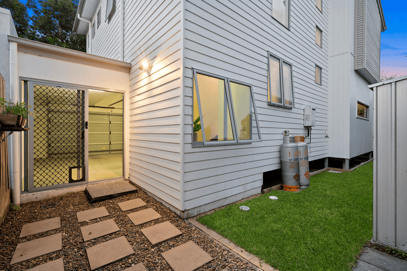 4 Narrane Street, TUGUN, QLD 4224