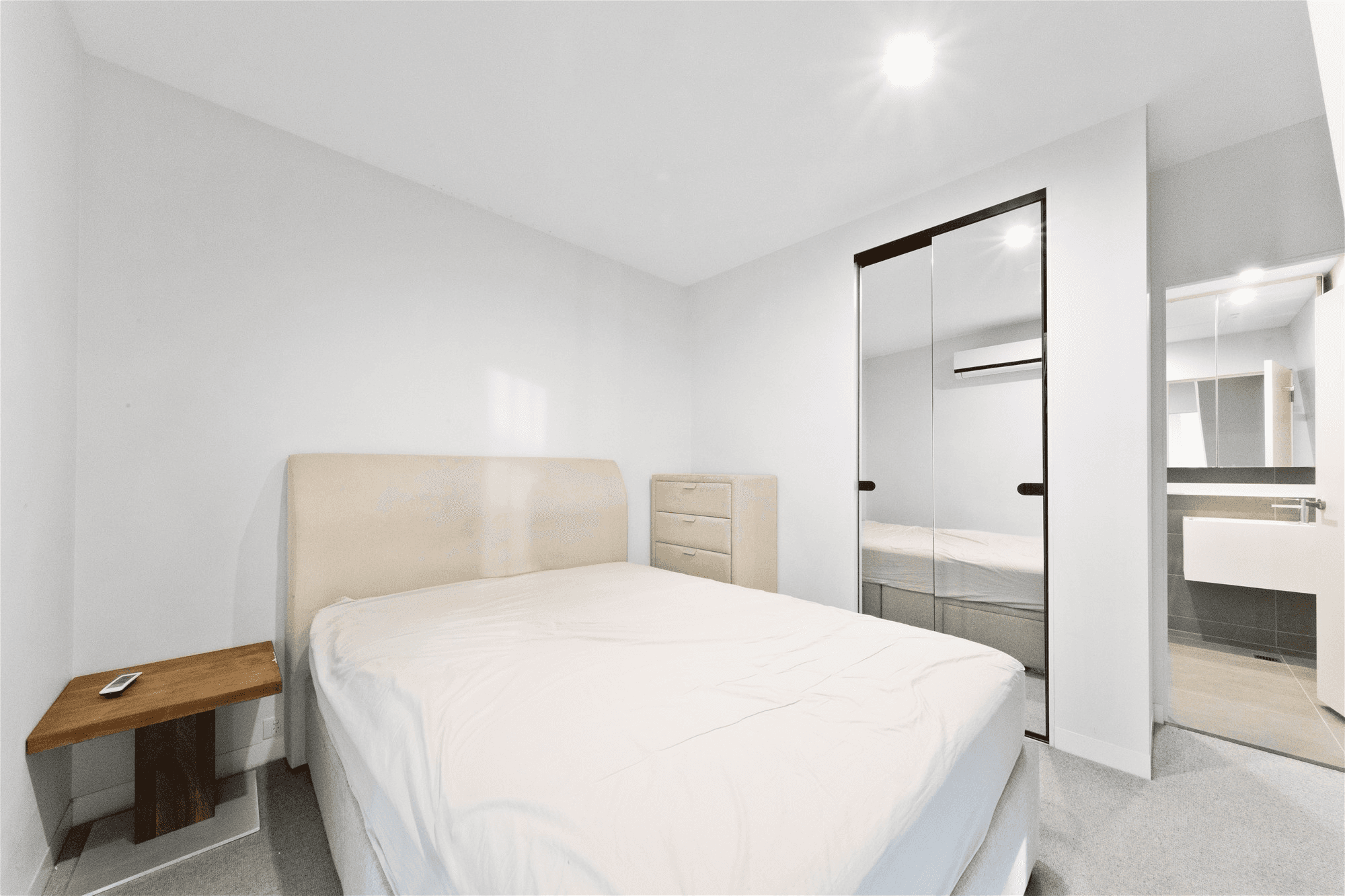 3305 /8 Pearl River Rd, DOCKLANDS, VIC 3008