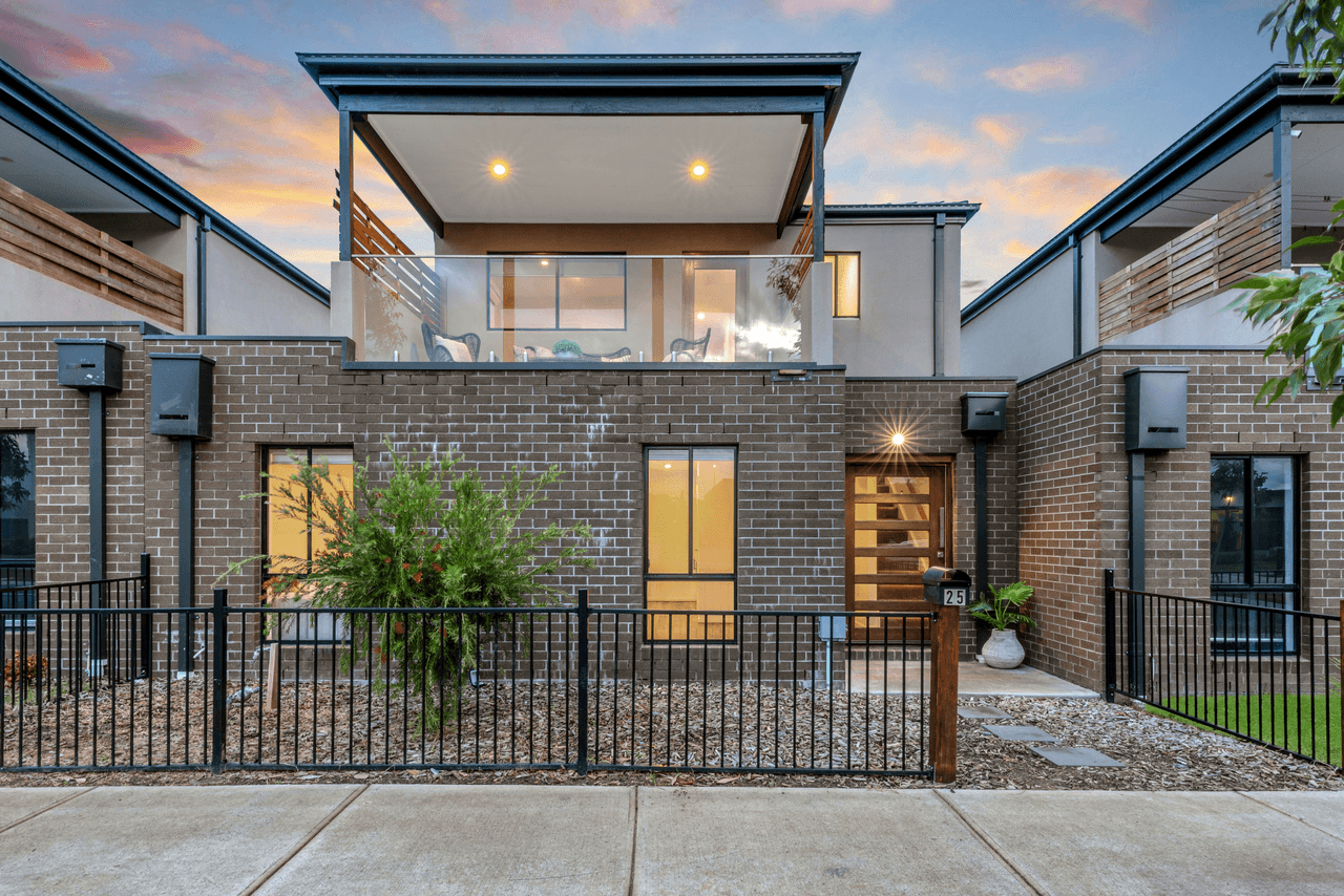 25 Station Street, PAKENHAM, VIC 3810