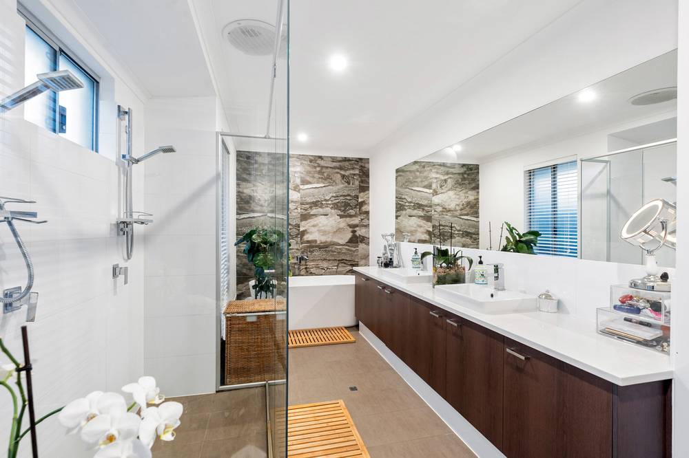 30 Kellogg Drive, PIARA WATERS, WA 6112