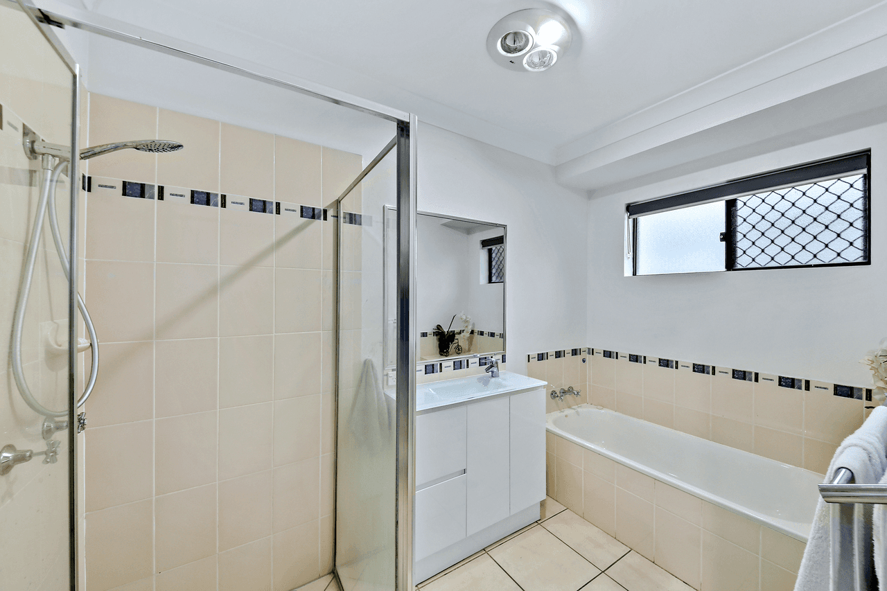 4 Madison Close, BUDERIM, QLD 4556