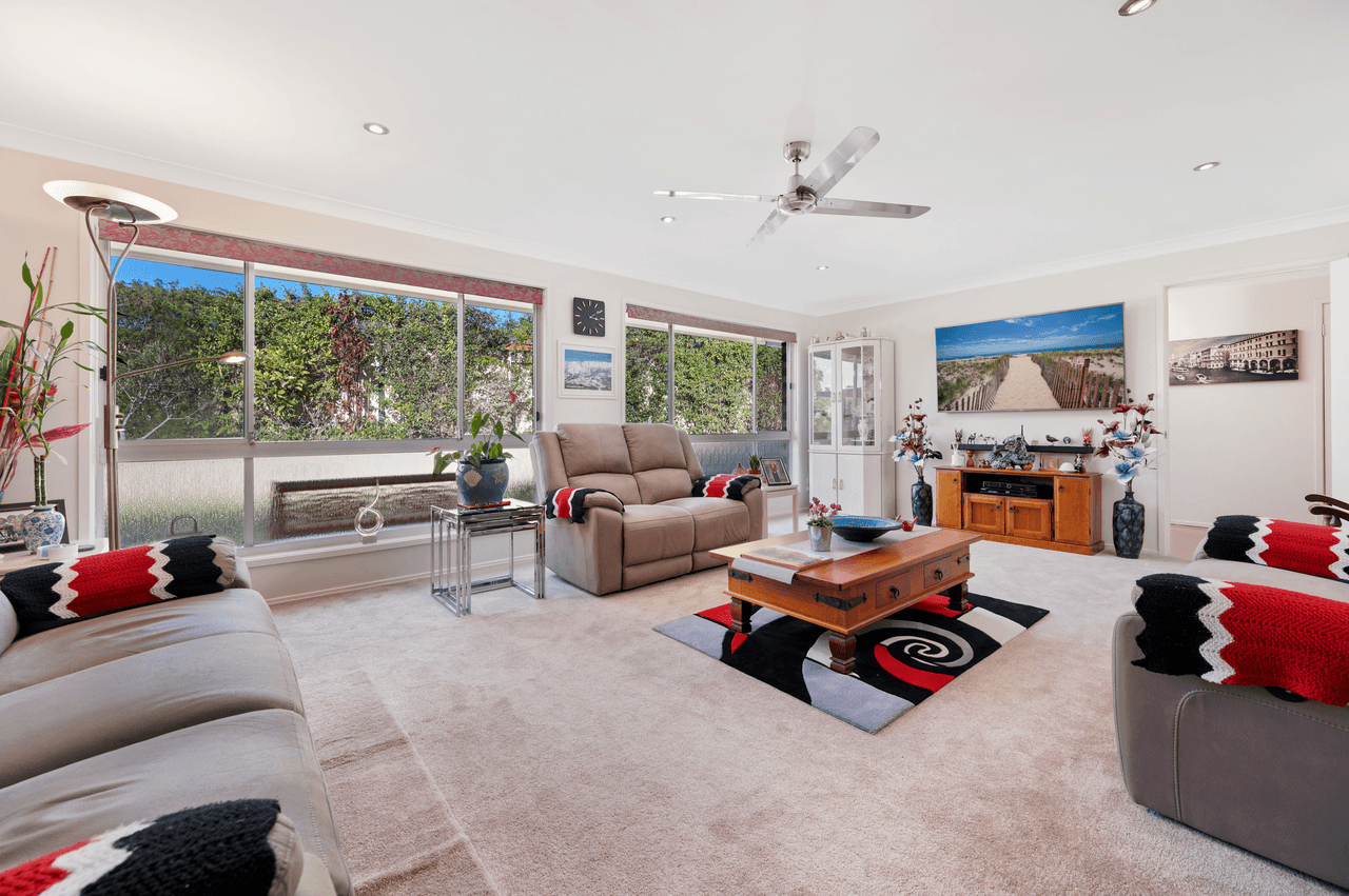 14 Wilga Court, ASHMORE, QLD 4214