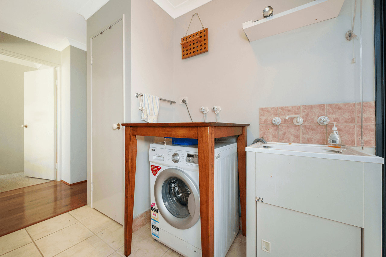 28 Oakfield Gardens,, PARMELIA, WA 6167