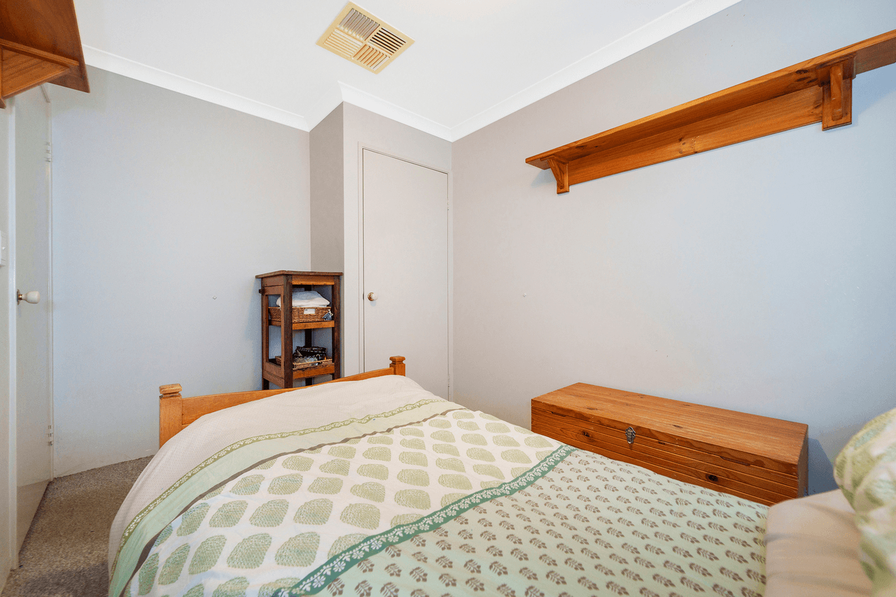 28 Oakfield Gardens,, PARMELIA, WA 6167
