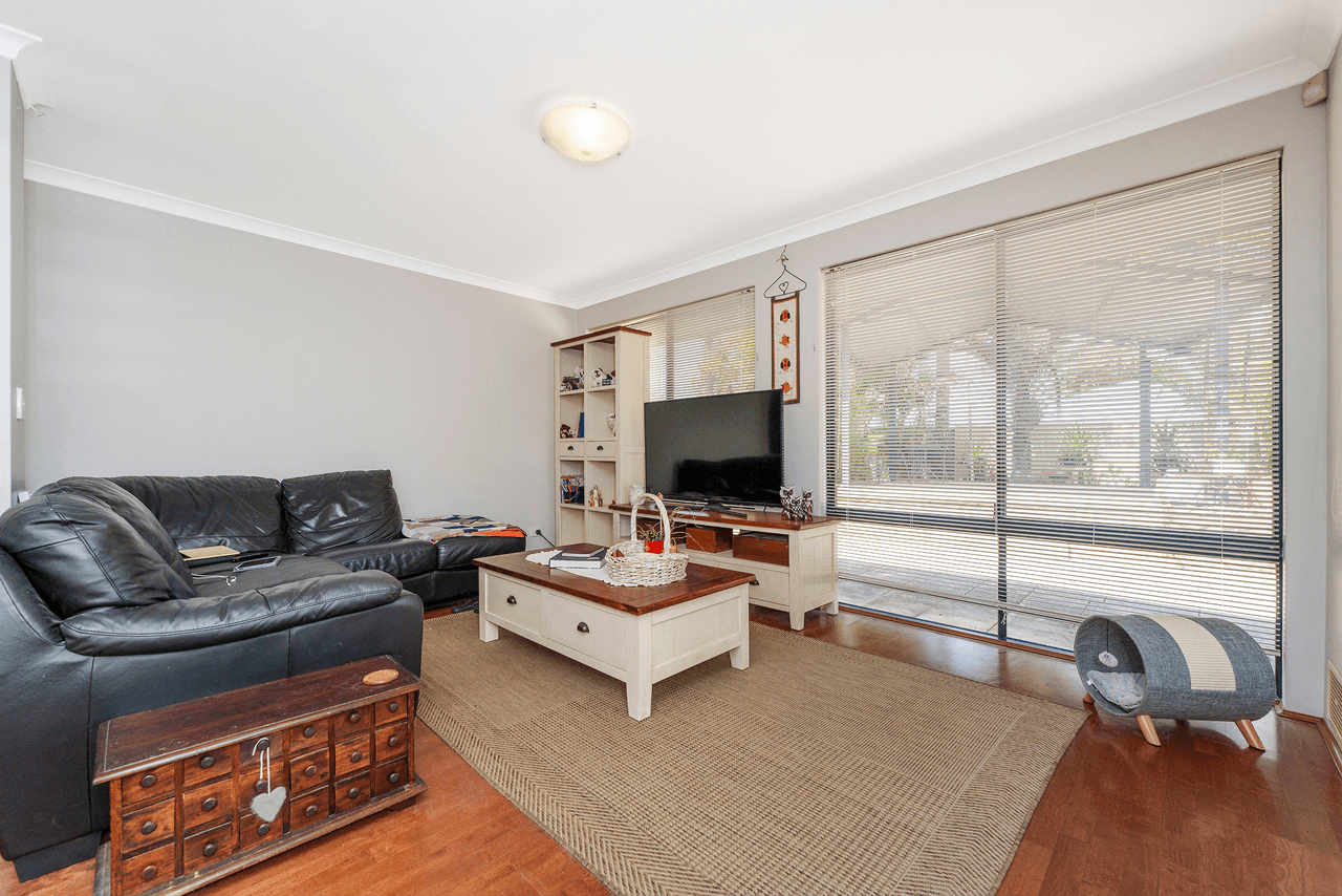 28 Oakfield Gardens,, PARMELIA, WA 6167