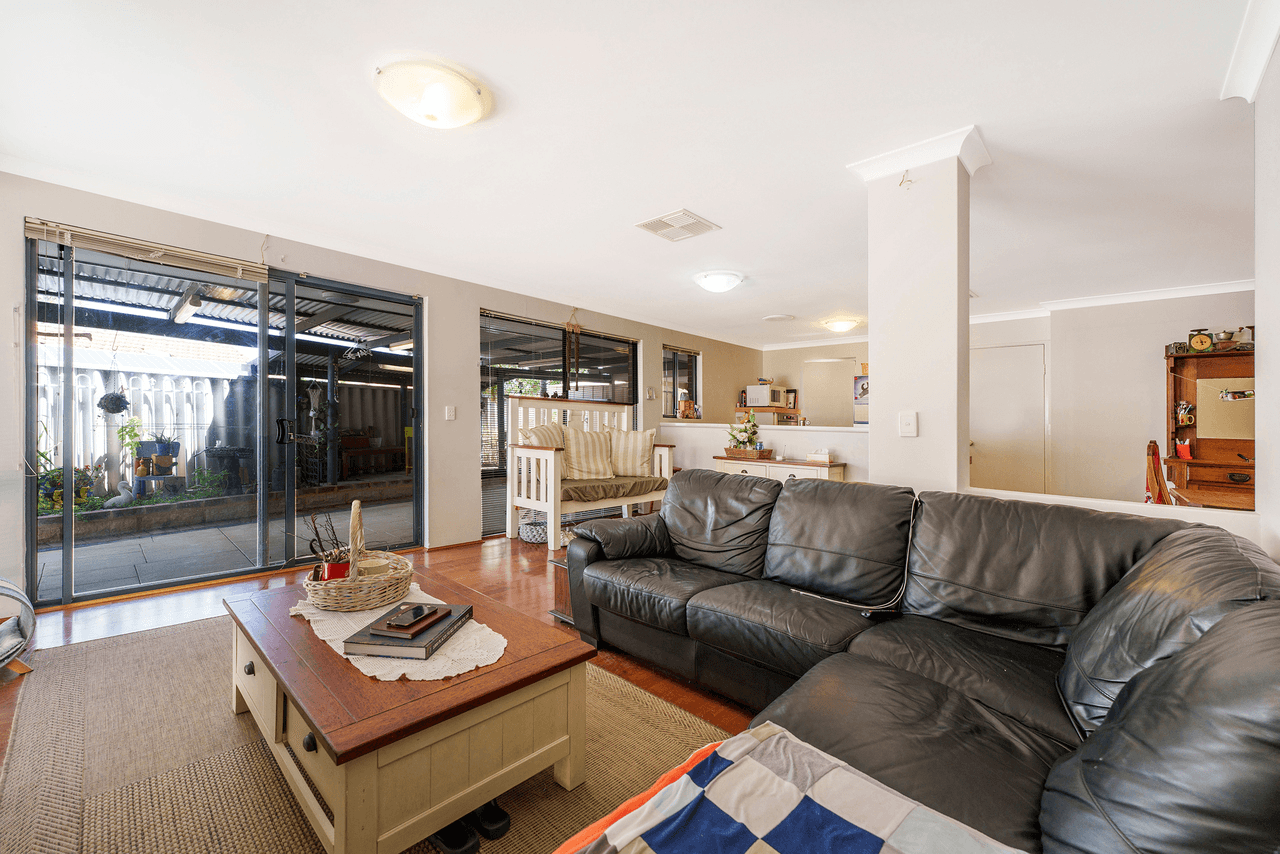 28 Oakfield Gardens,, PARMELIA, WA 6167