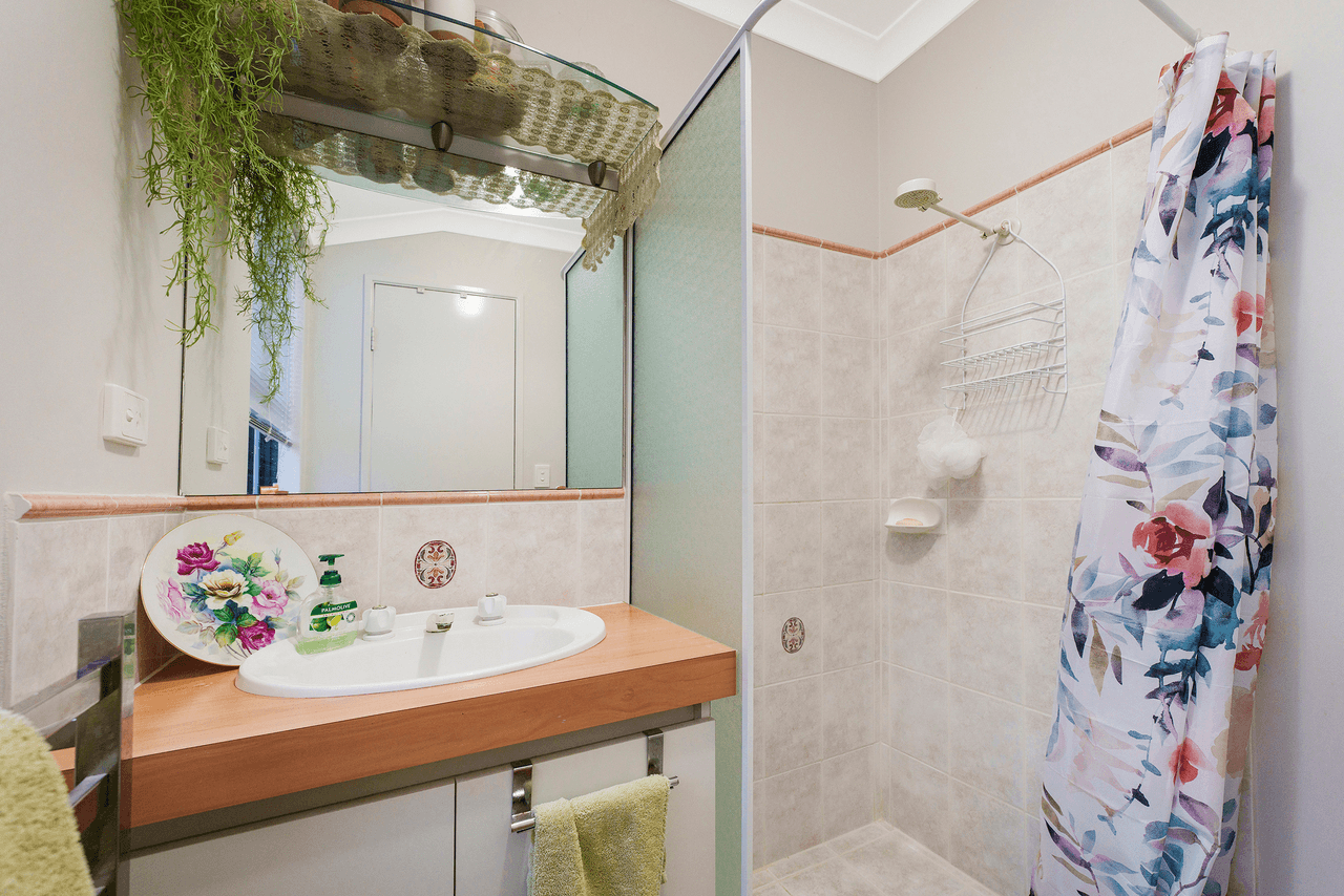 28 Oakfield Gardens,, PARMELIA, WA 6167