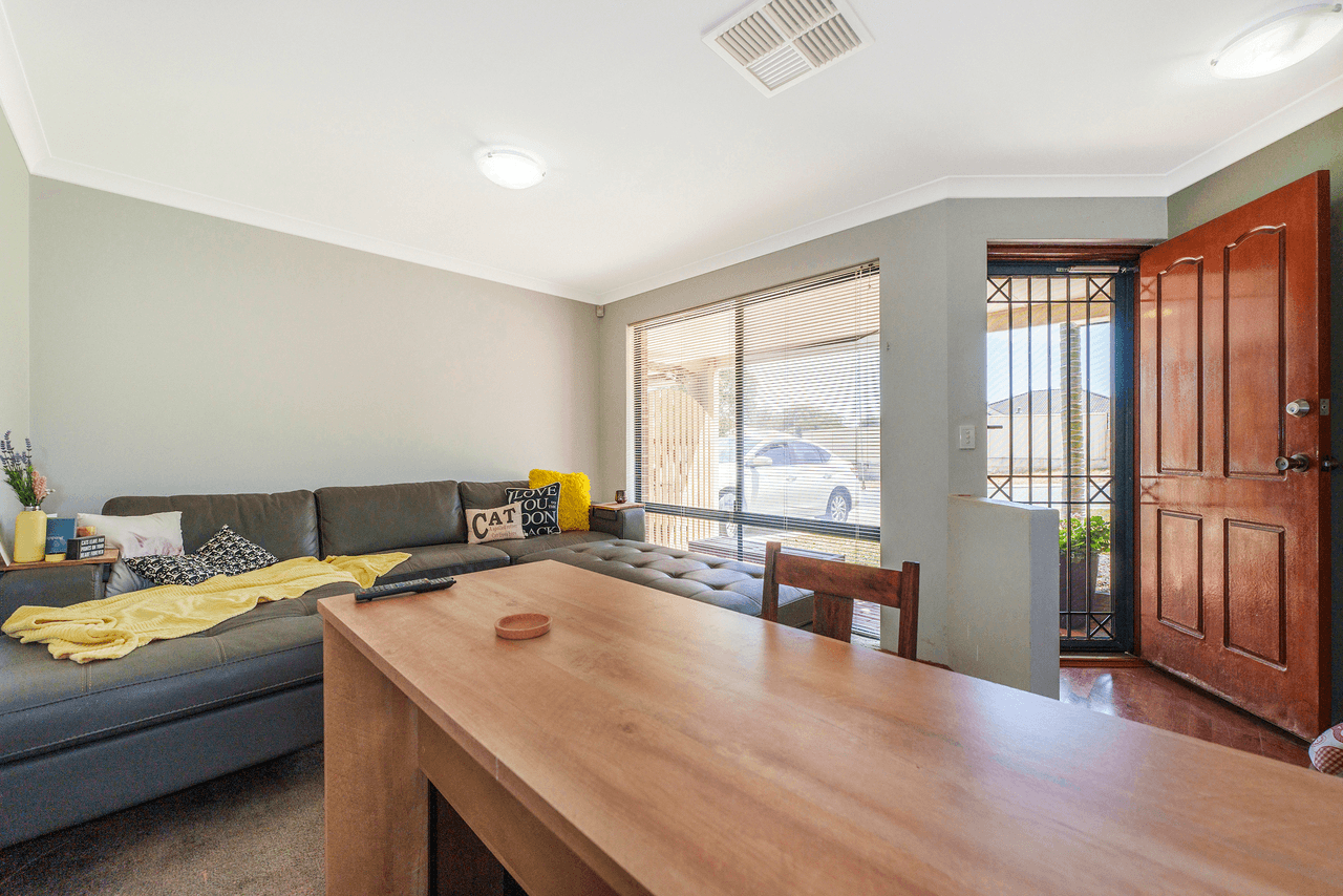 28 Oakfield Gardens,, PARMELIA, WA 6167