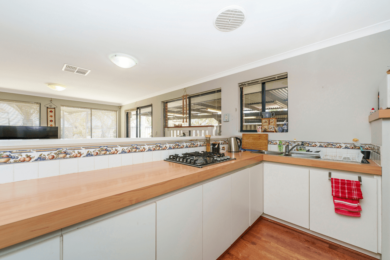 28 Oakfield Gardens,, PARMELIA, WA 6167