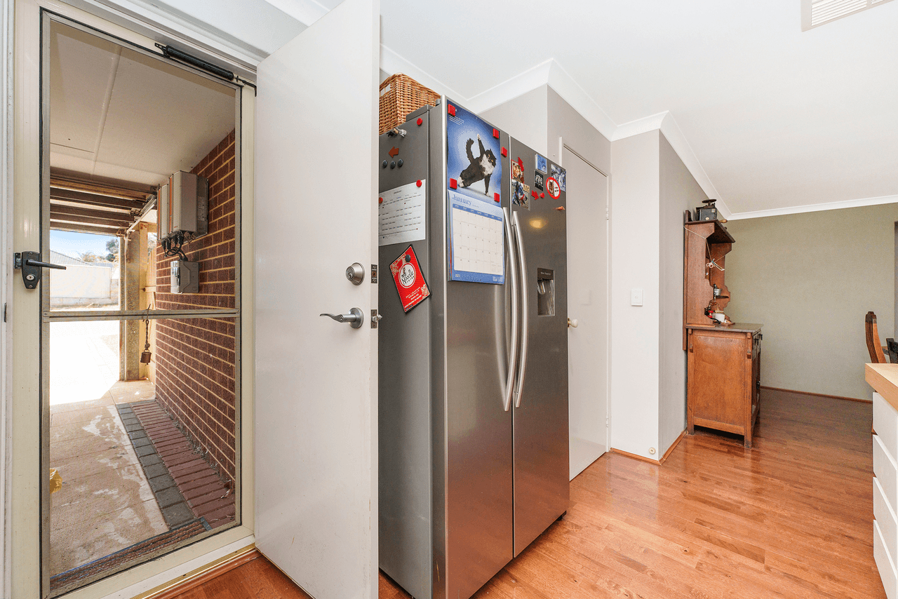 28 Oakfield Gardens,, PARMELIA, WA 6167