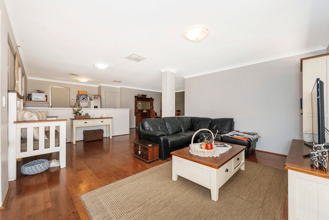 28 Oakfield Gardens,, PARMELIA, WA 6167