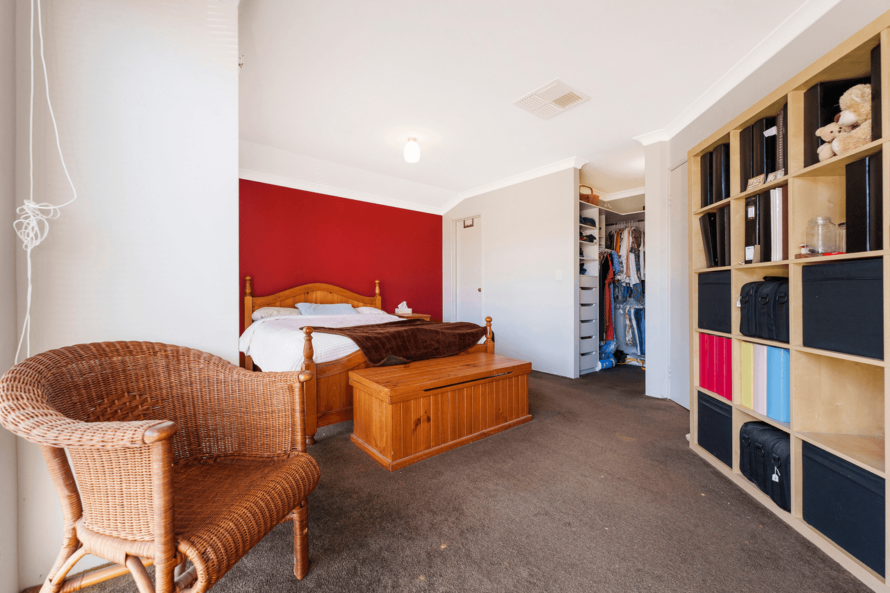 28 Oakfield Gardens,, PARMELIA, WA 6167