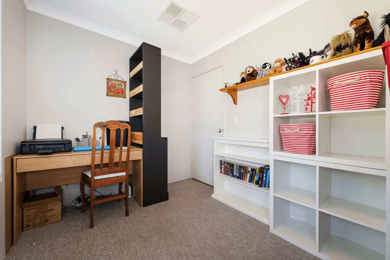 28 Oakfield Gardens,, PARMELIA, WA 6167