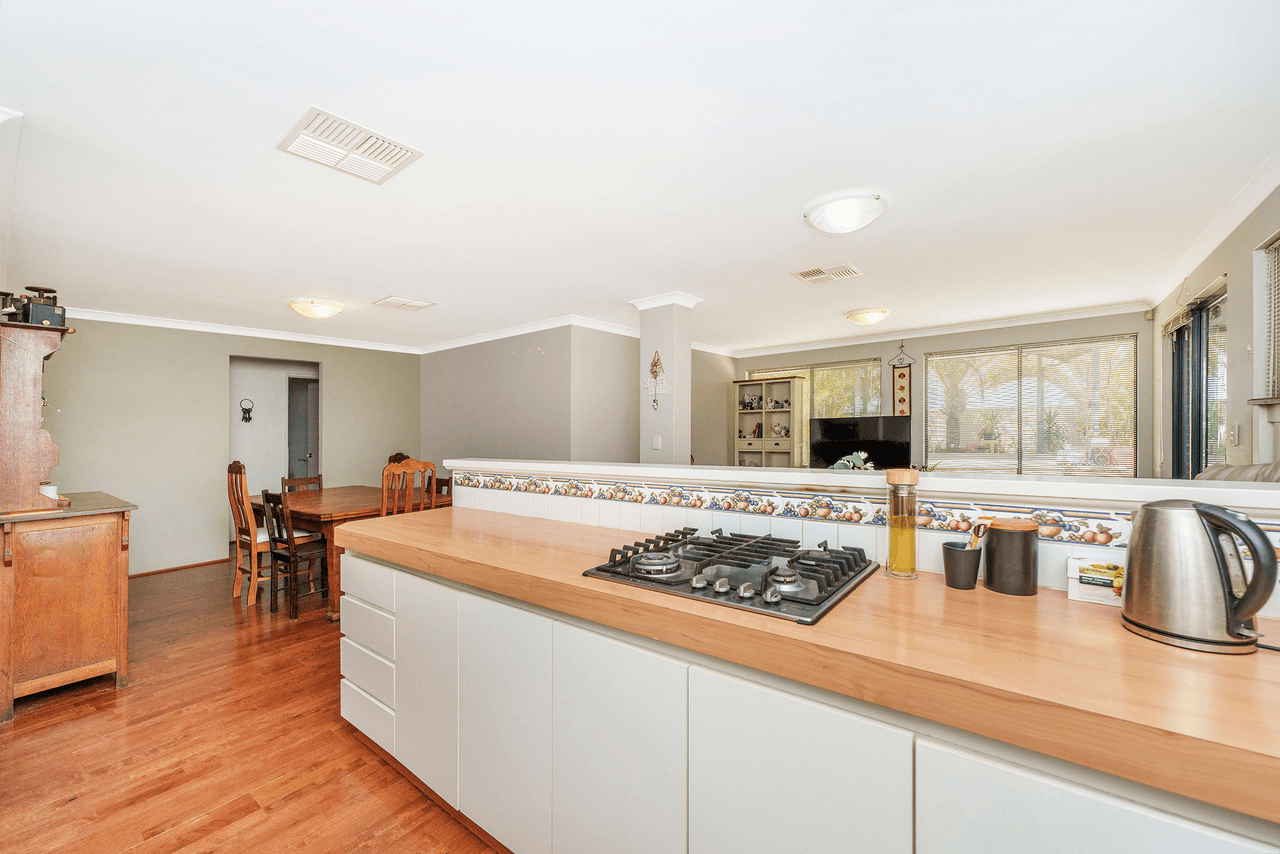 28 Oakfield Gardens,, PARMELIA, WA 6167