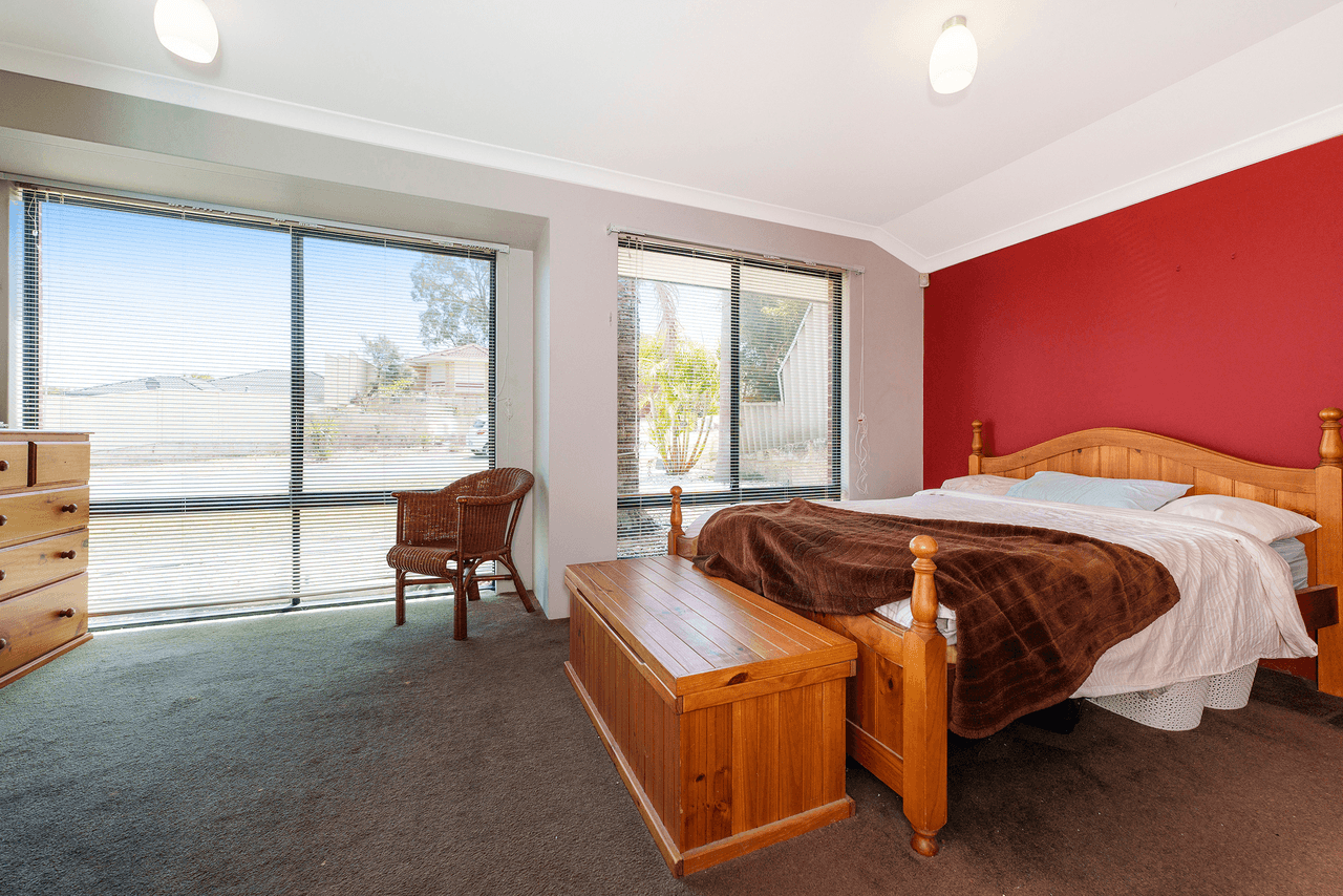 28 Oakfield Gardens,, PARMELIA, WA 6167
