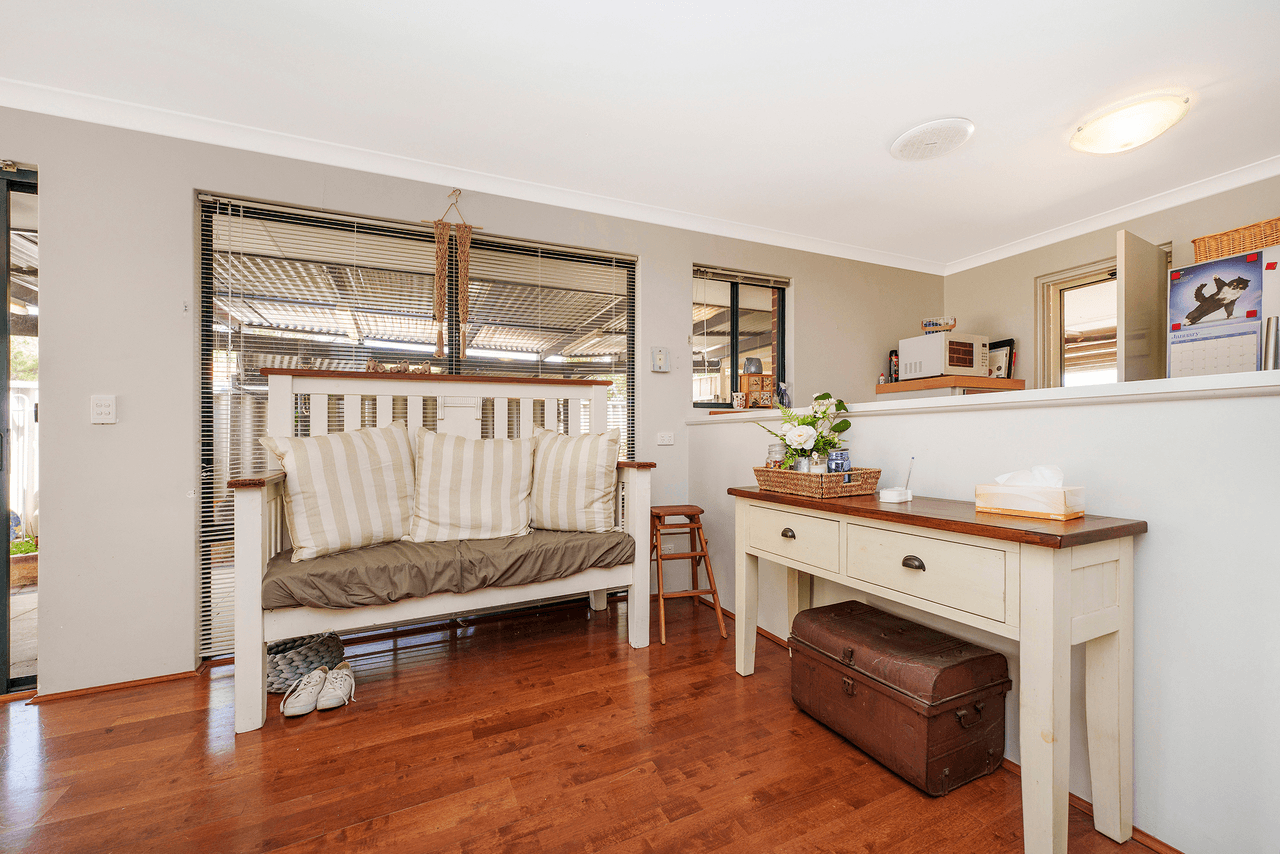 28 Oakfield Gardens,, PARMELIA, WA 6167