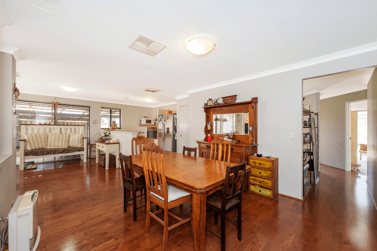 28 Oakfield Gardens,, PARMELIA, WA 6167
