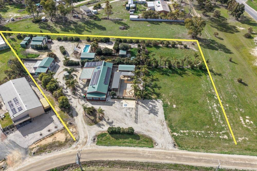 9-13 BRIAR STREET, KOONDROOK, VIC 3580