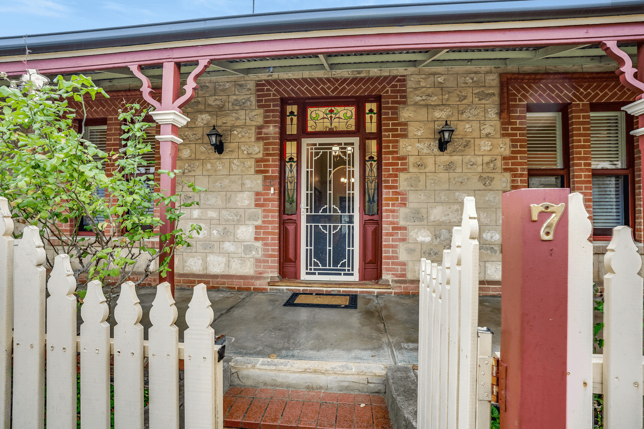 7 Stuart Street, VICTOR HARBOR, SA 5211