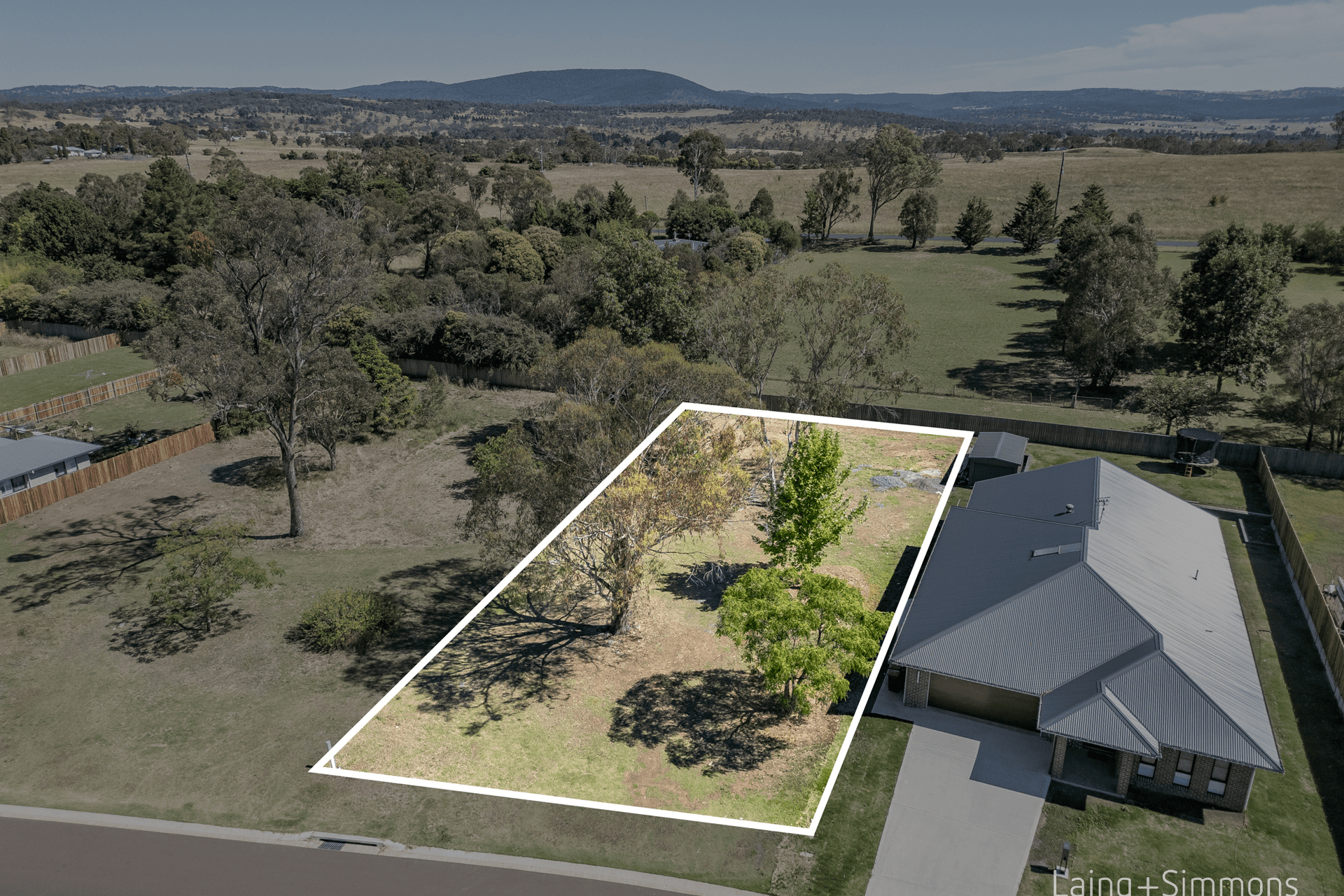 16 Campbell Parade, Armidale, NSW 2350