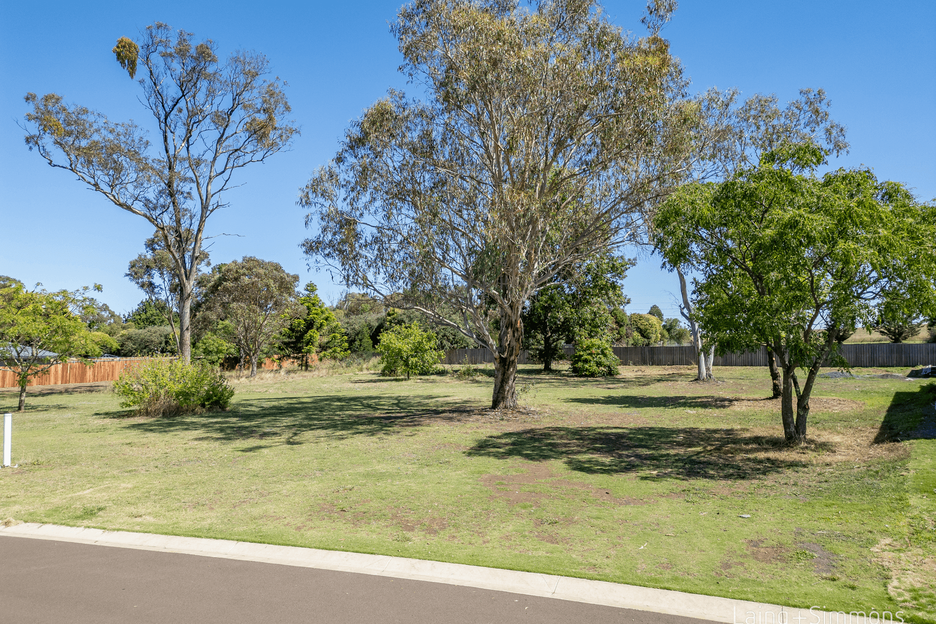 16 Campbell Parade, Armidale, NSW 2350