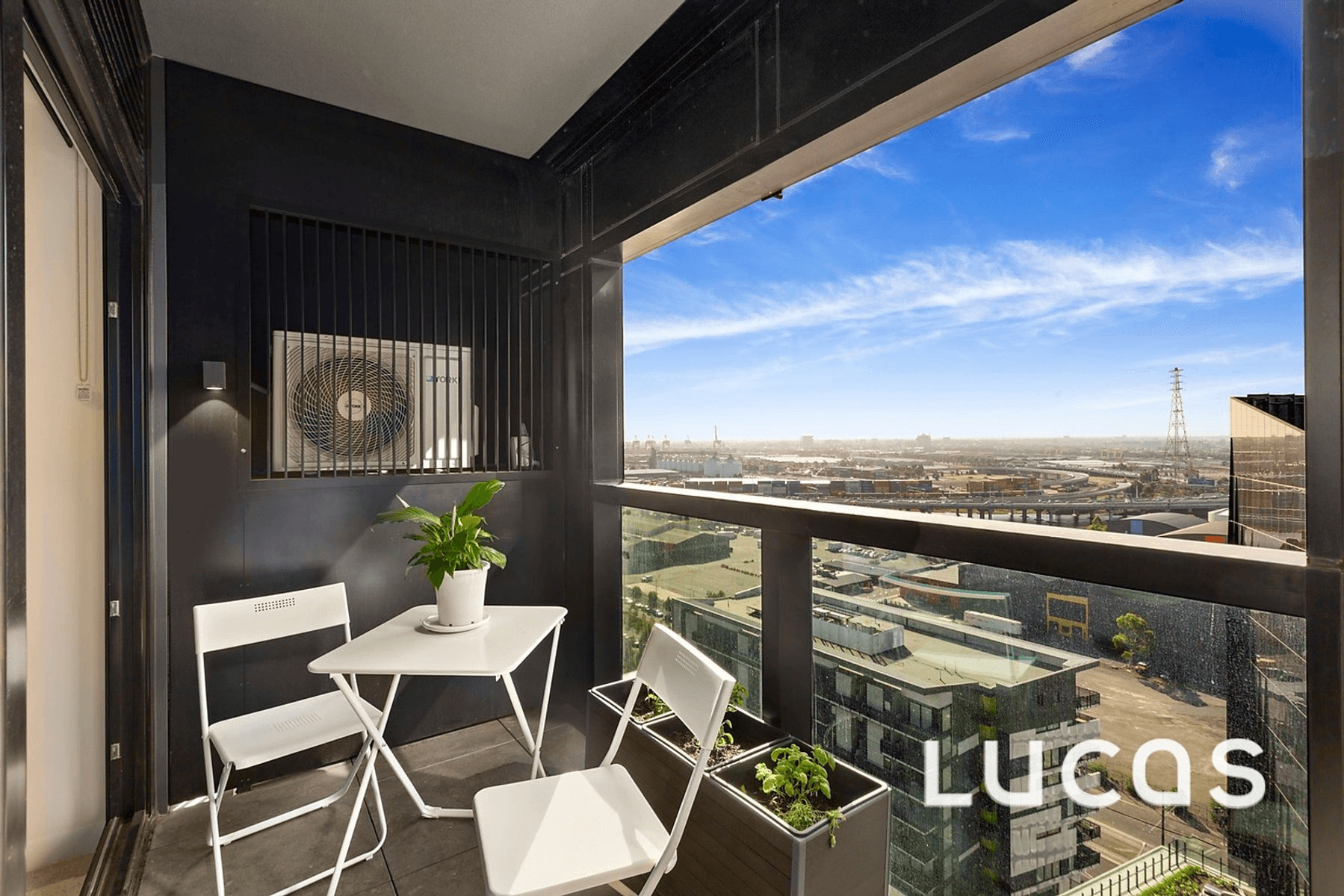 2007/8 Pearl River Road, DOCKLANDS, VIC 3008