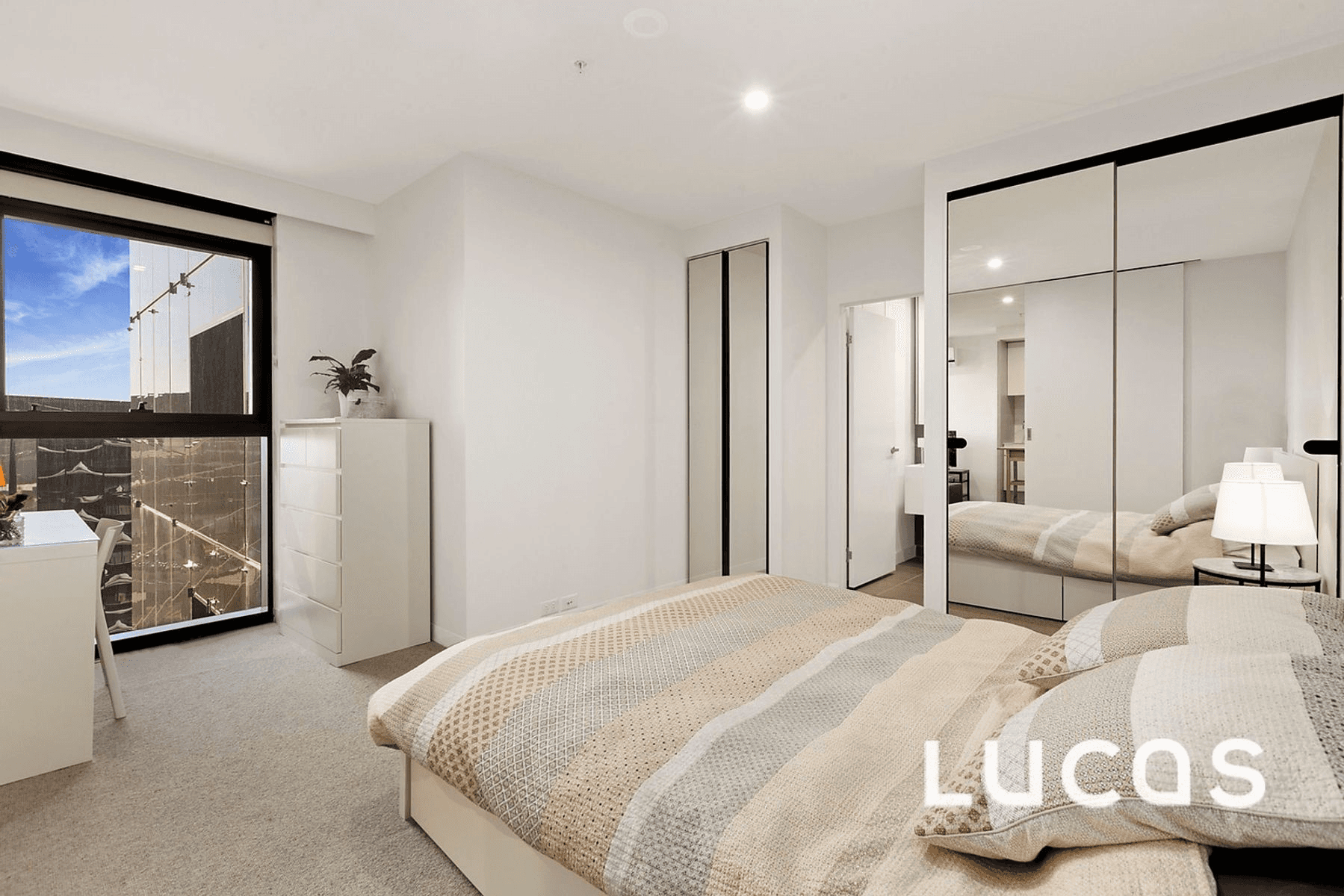 2007/8 Pearl River Road, DOCKLANDS, VIC 3008