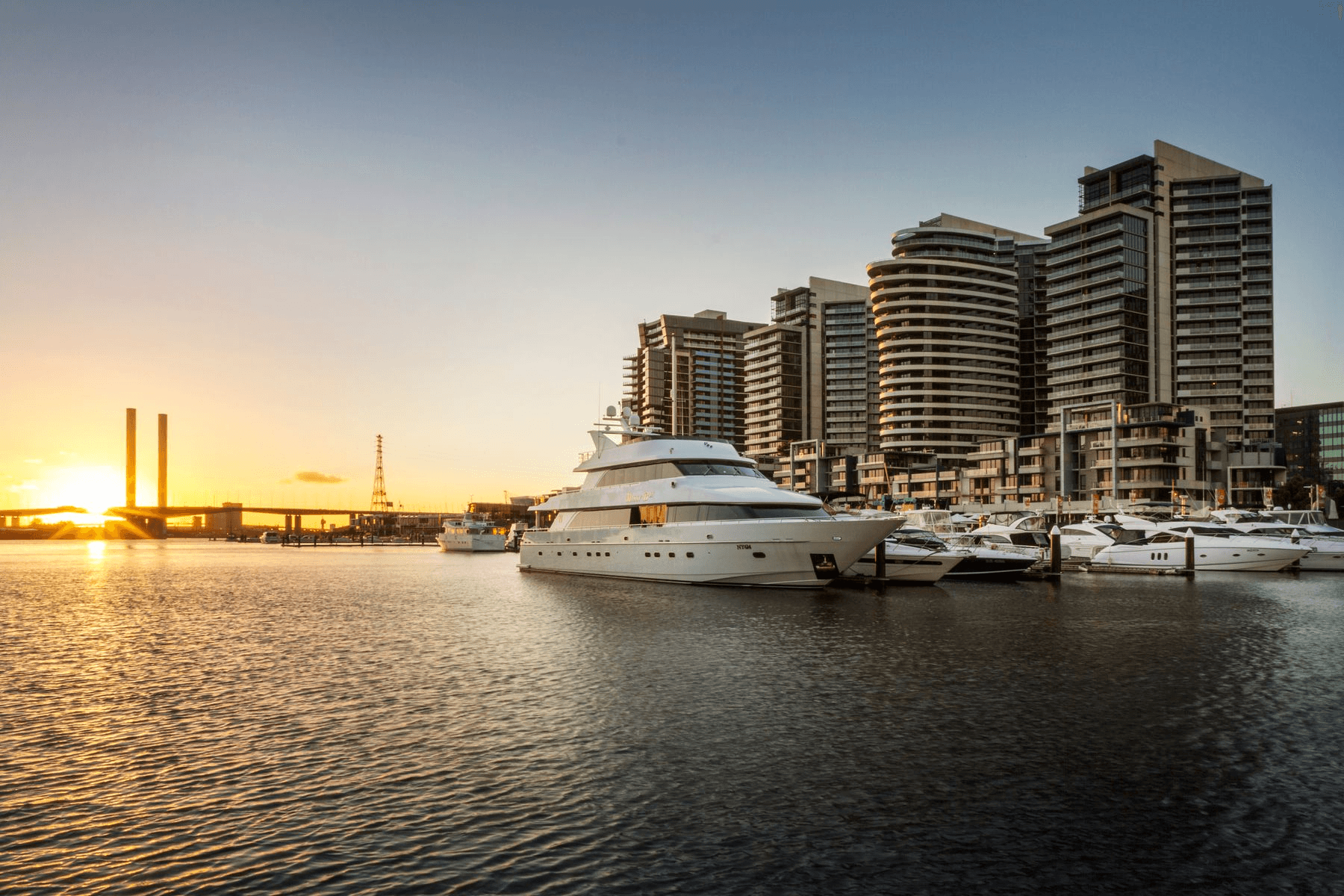 2007/8 Pearl River Road, DOCKLANDS, VIC 3008