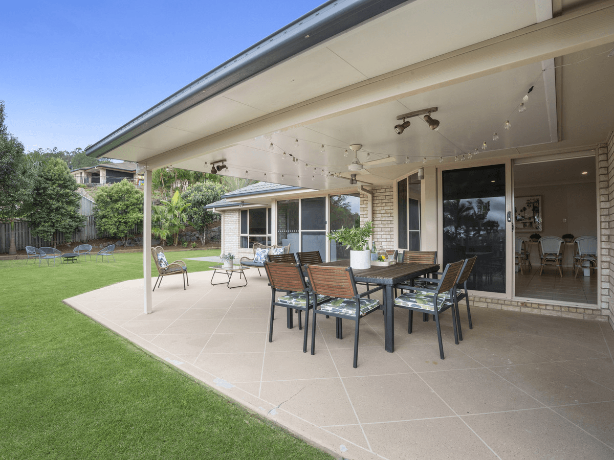 9 Victoria Drive, PACIFIC PINES, QLD 4211